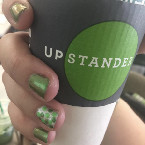 Paint nails